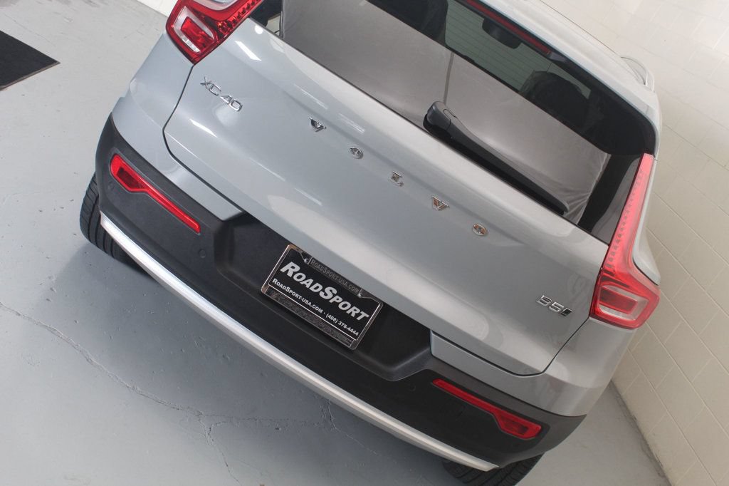 Used 2025 Volvo XC40 B5 Plus AWD/4WD image 10
