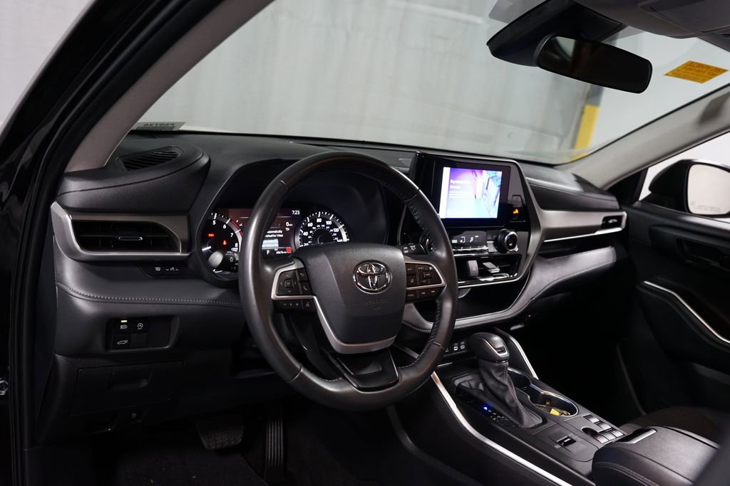 Certified 2024 Toyota Highlander LE image 11