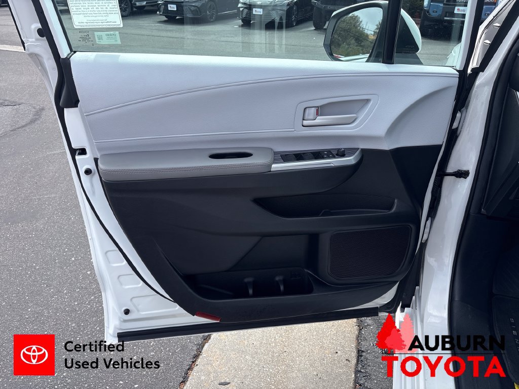Certified 2025 Toyota Sienna LE FWD image 16