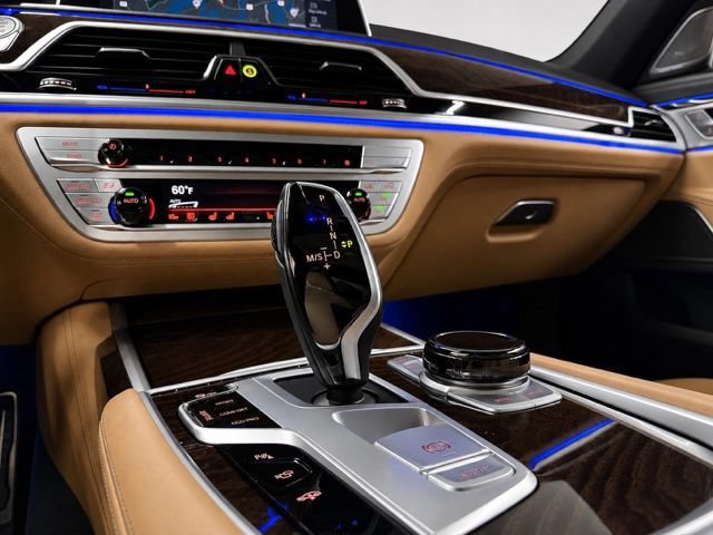 Used 2022 BMW 750i xDrive w/ Executive Package AWD/4WD image 41