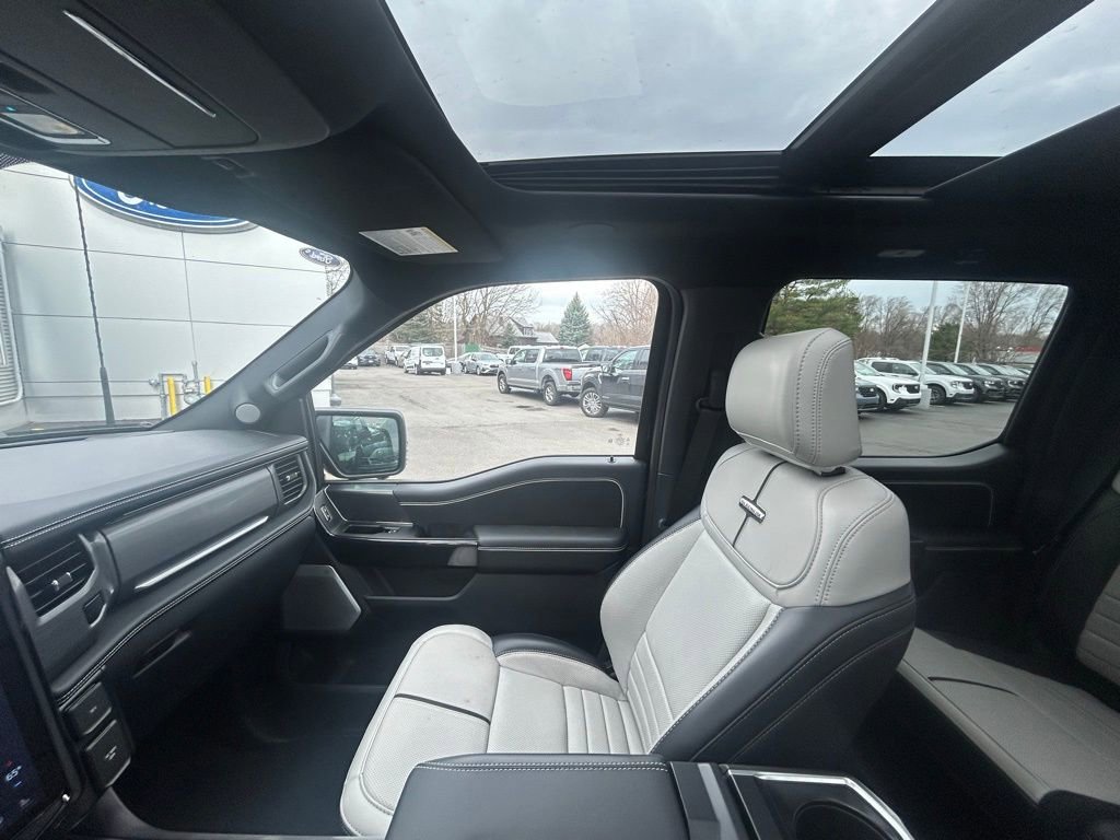Used 2025 Ford F150 Lightning Platinum AWD/4WD image 23