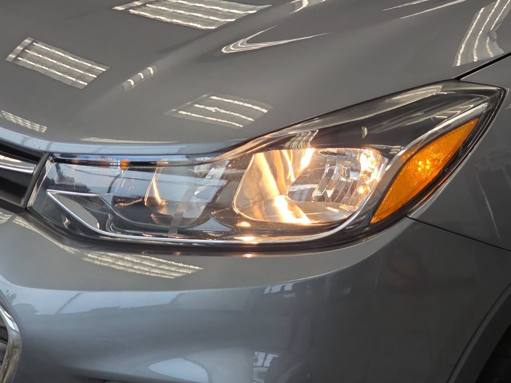 Used 2020 Chevrolet Trax LS FWD image 27