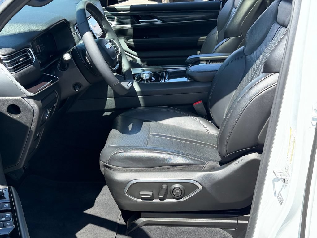 Used 2023 Jeep Wagoneer 2WD w/ Premium Group I image 19