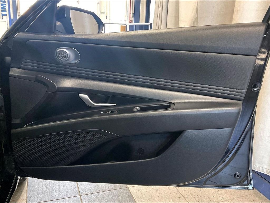 Used 2023 Hyundai Elantra SEL w/ Convenience Package FWD image 12