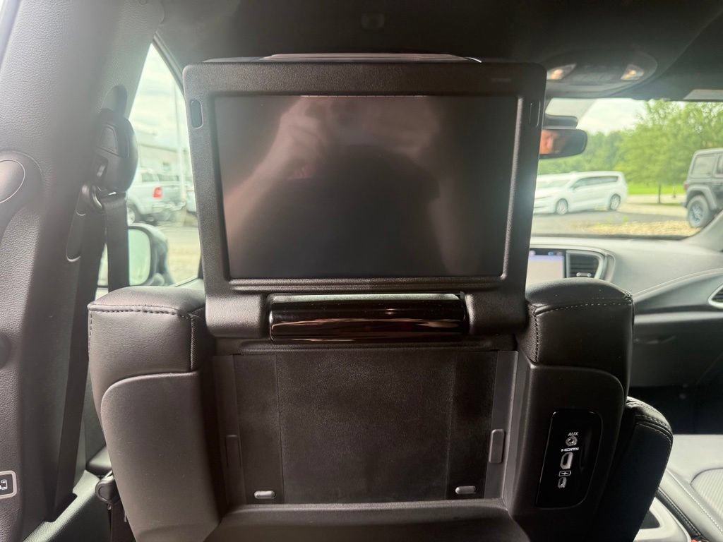 Used 2025 Chrysler Pacifica Select w/ Uconnect Theater Family Group AWD/4WD image 37