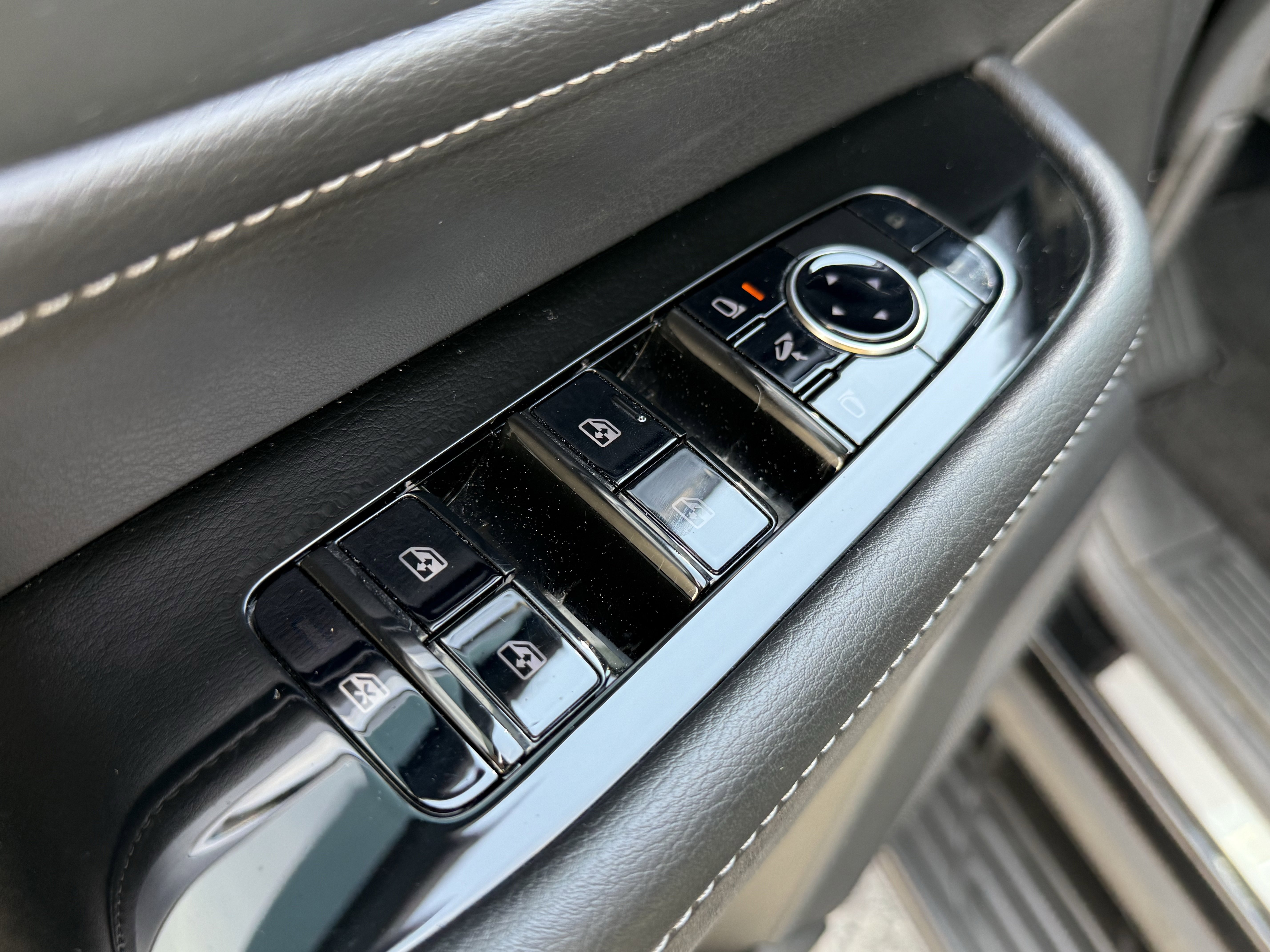 Certified 2025 INFINITI QX80 Sensory image 11