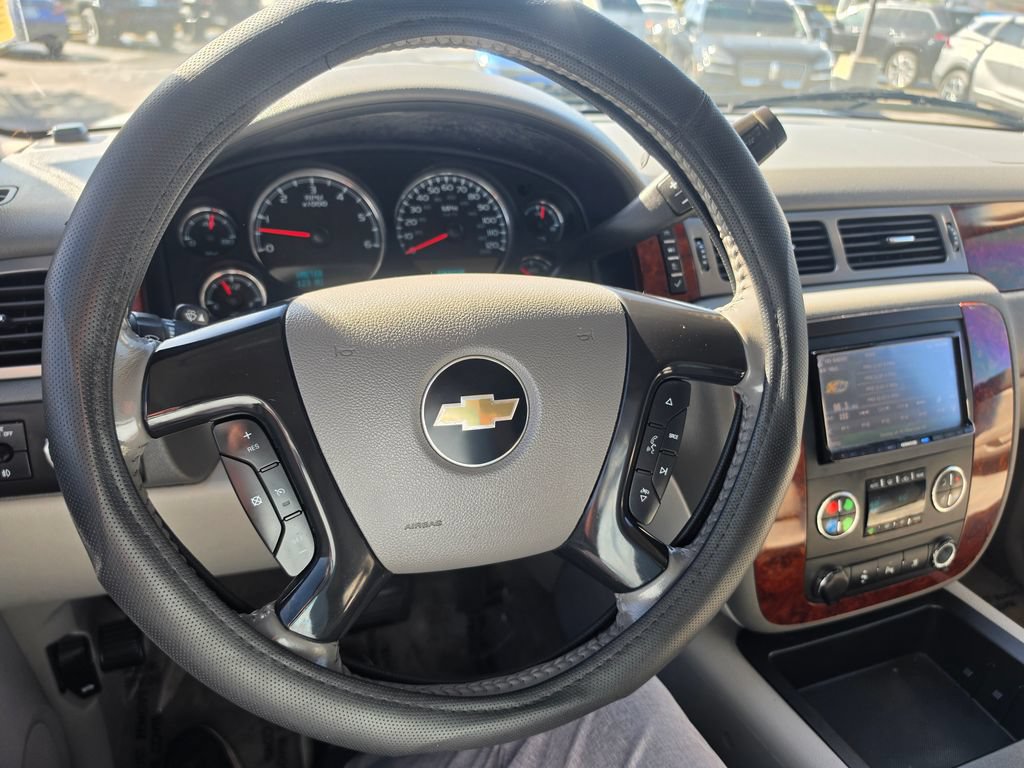 Used 2009 Chevrolet Suburban LT AWD/4WD image 18
