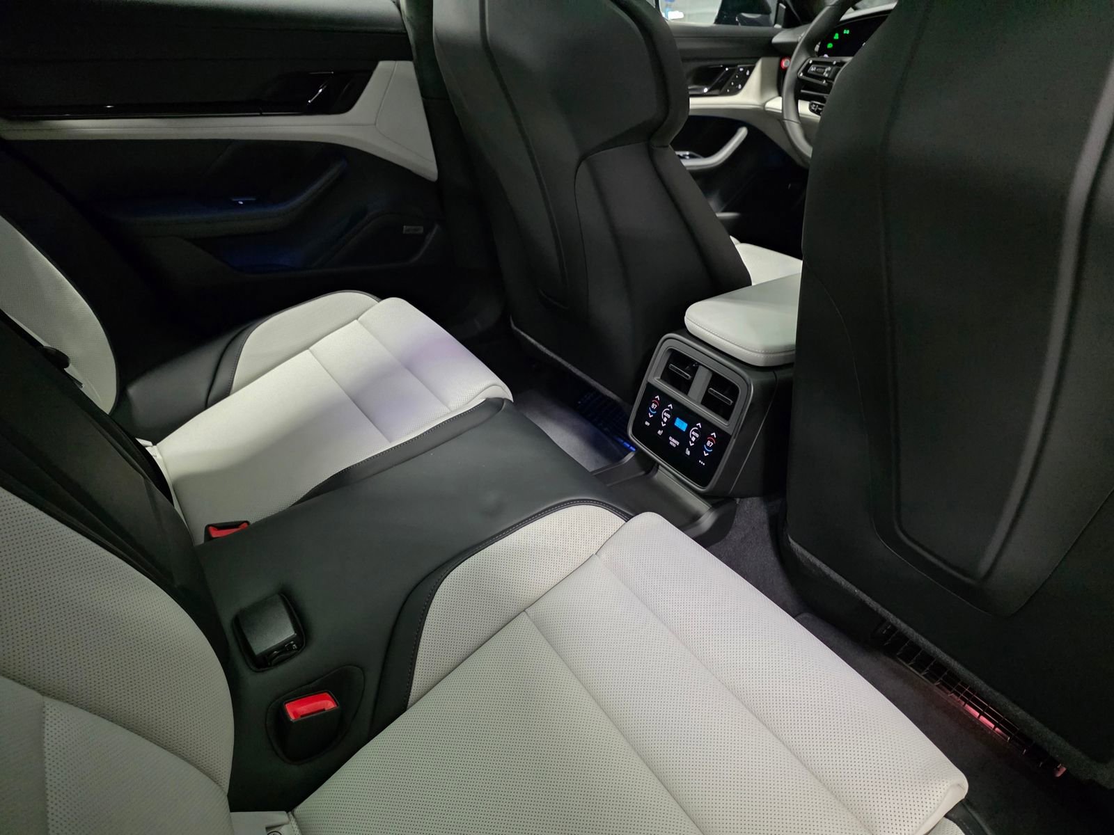 New 2026 Porsche Taycan GTS image 40