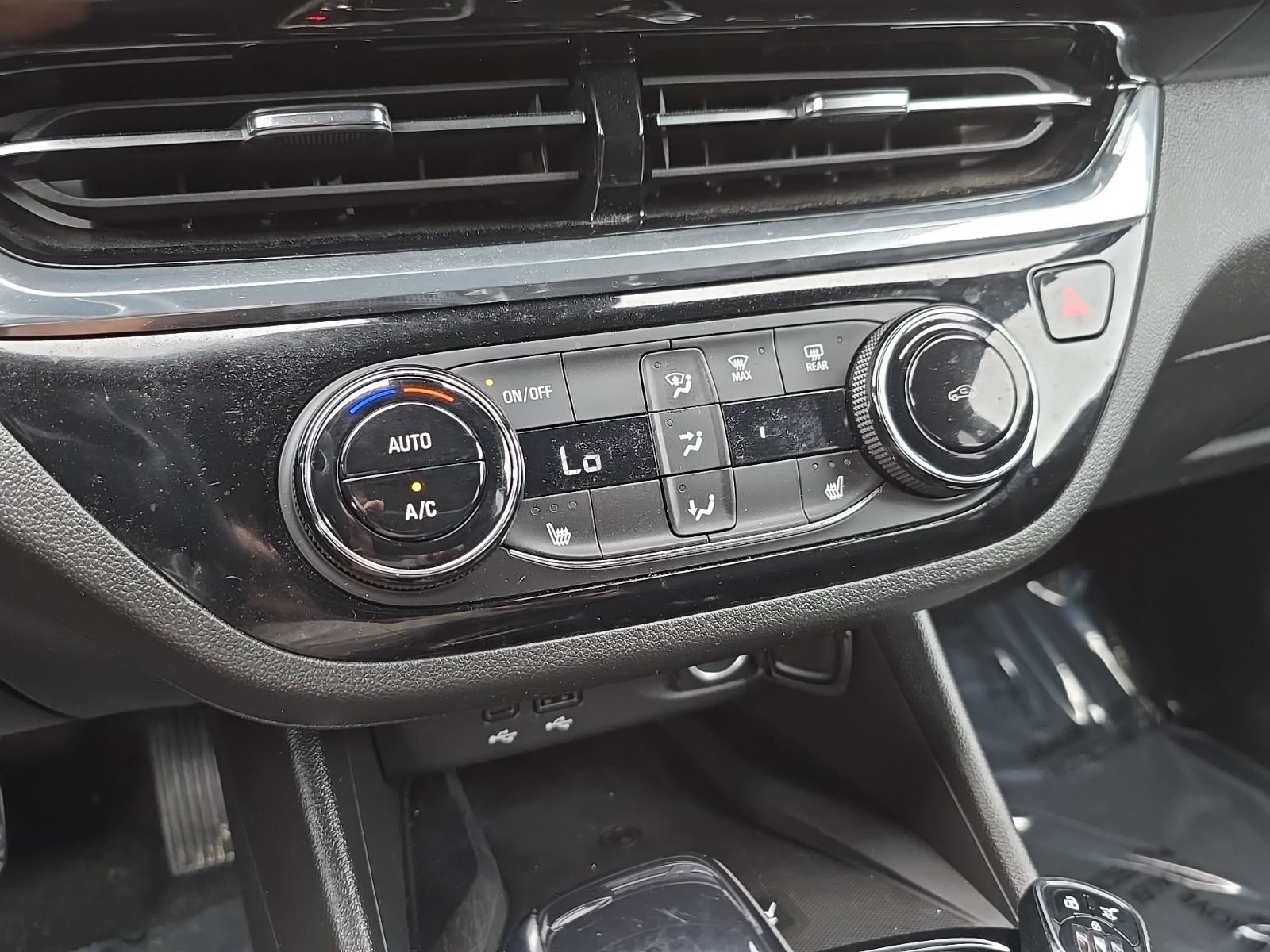Used 2025 Buick Envista Sport Touring w/ Convenience I Package FWD image 30