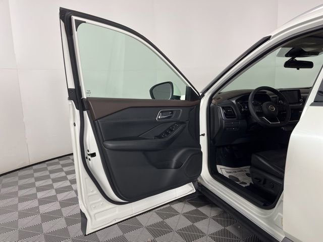 Used 2021 Nissan Rogue SV w/ Premium Package FWD image 17