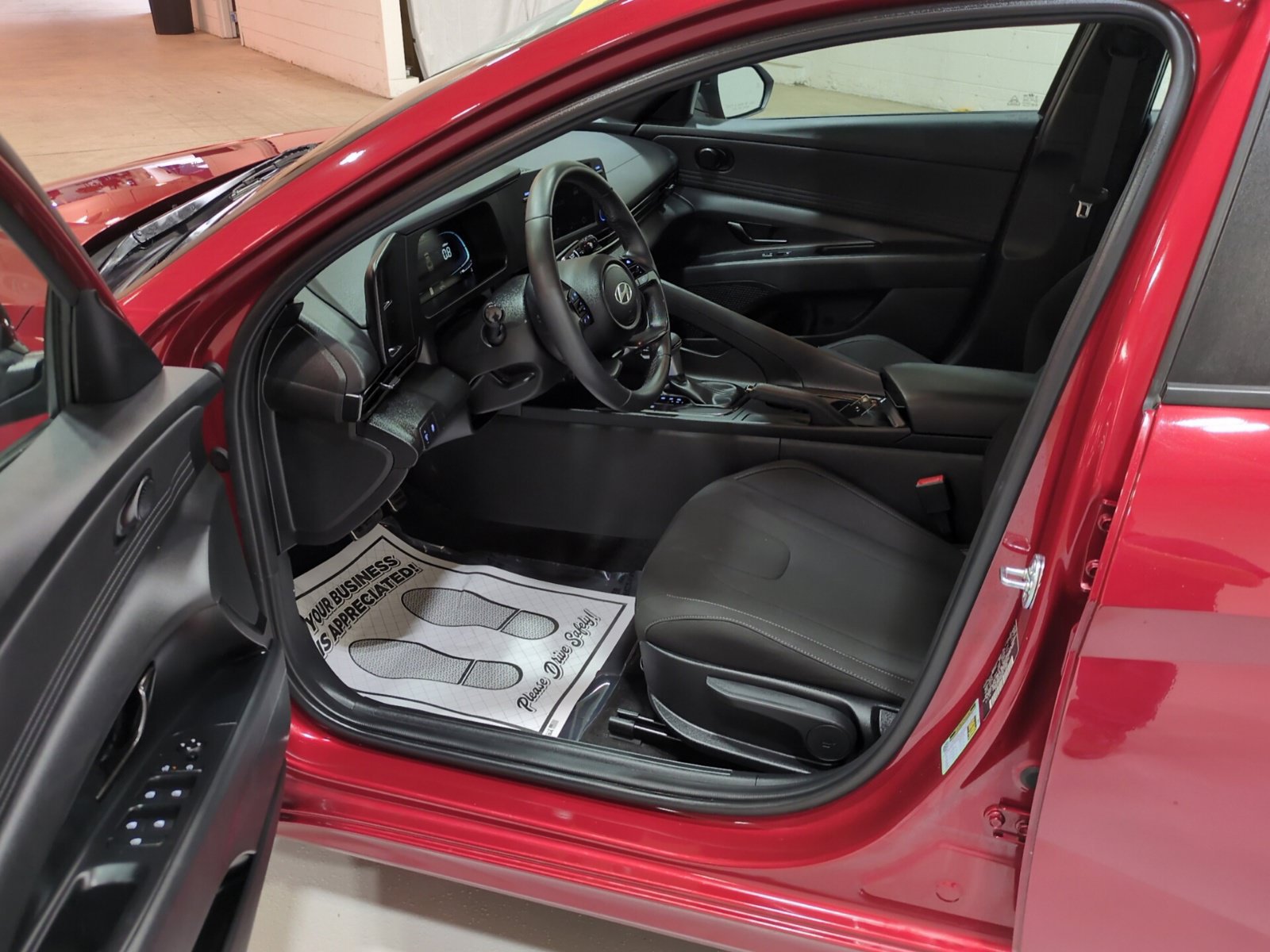Used 2025 Hyundai Elantra Sport FWD image 16