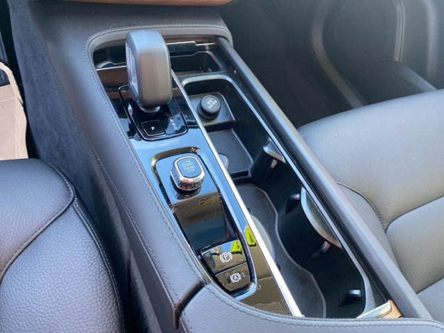 Used 2025 Volvo XC90 B5 Plus image 18