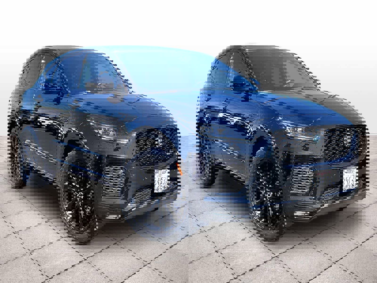 Used 2024 Jaguar E-PACE R-Dynamic SE image 2