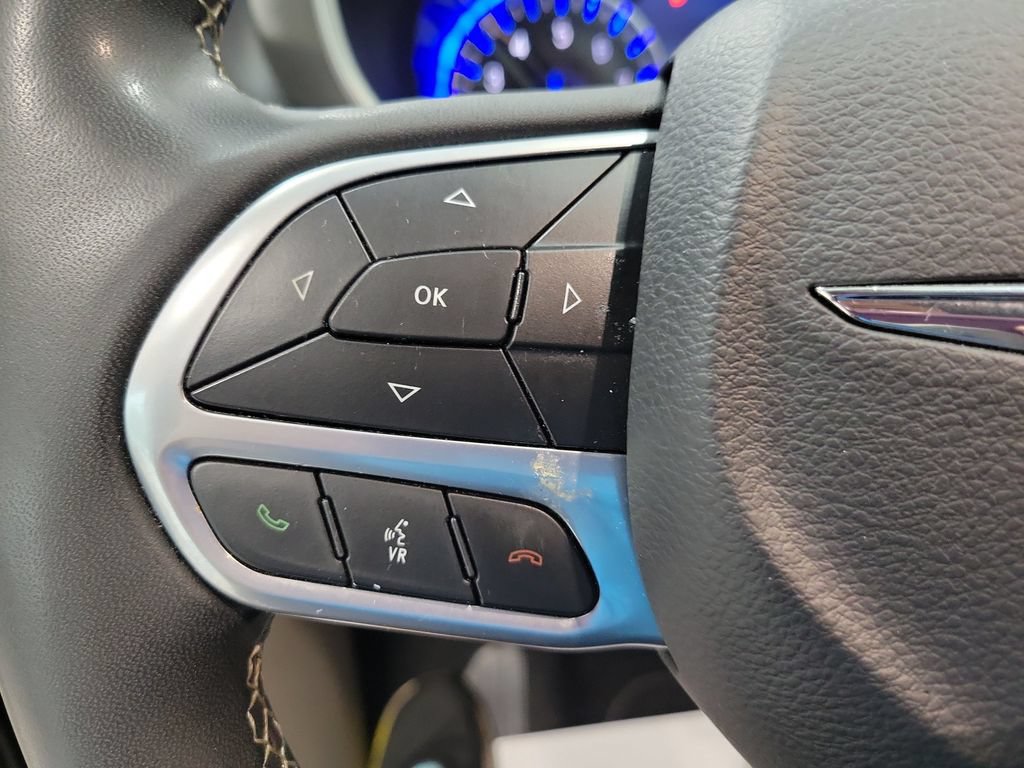 Certified 2023 Chrysler Pacifica Touring-L FWD image 34