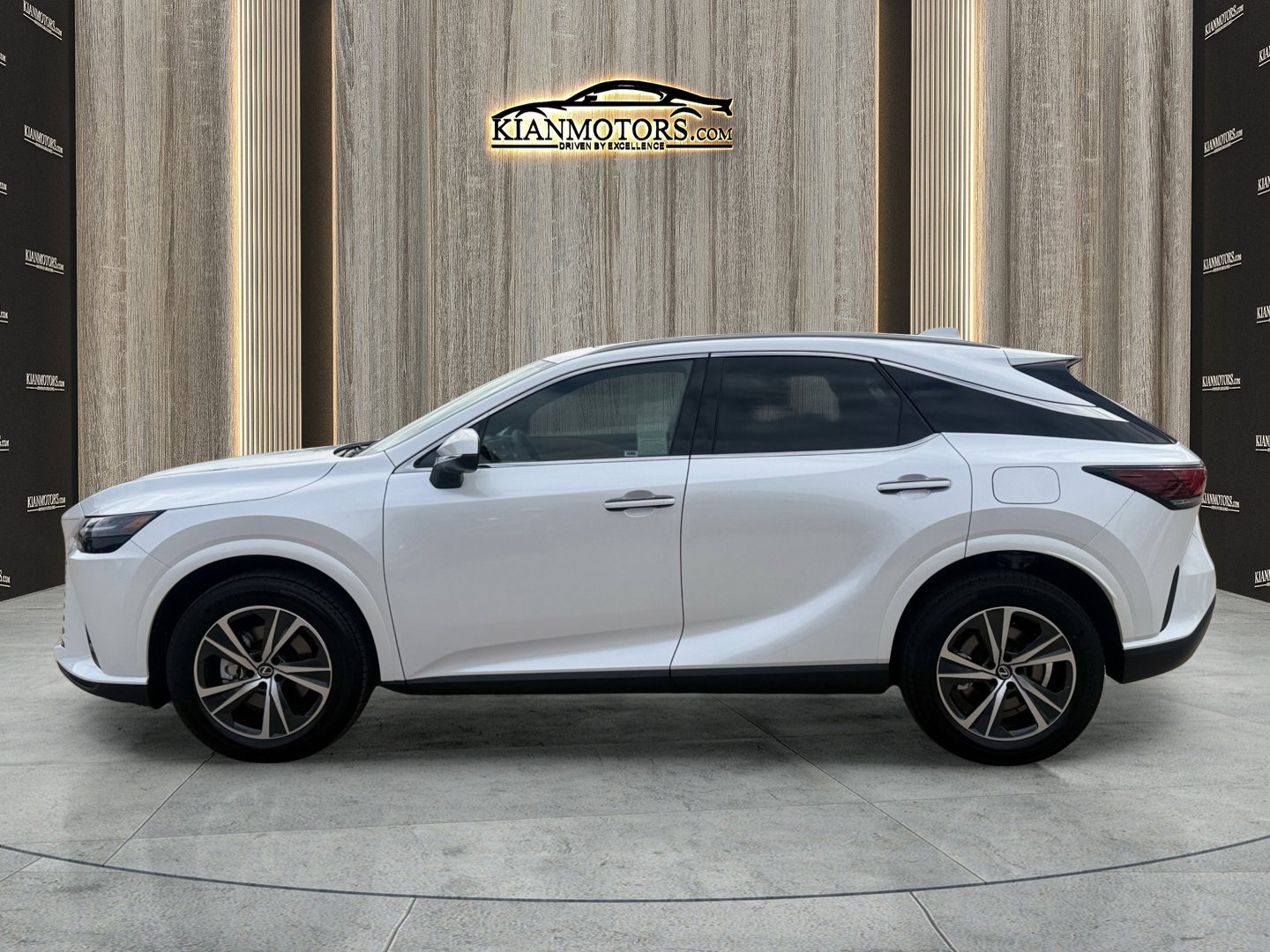 Used 2026 Lexus RX 350 FWD w/ Cold Area Package image 4