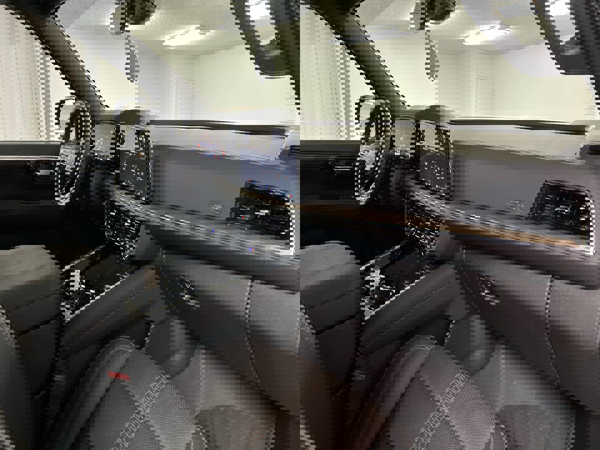 Certified 2025 Chevrolet Suburban High Country image 94