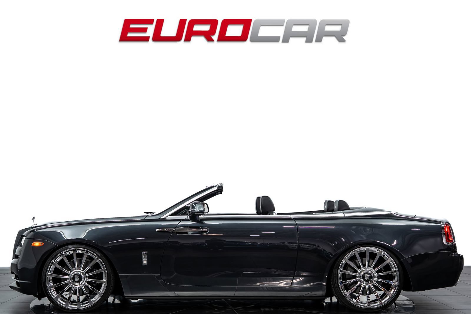 Used 2018 Rolls-Royce Dawn RWD image 2