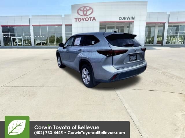 Used 2024 Toyota Highlander LE AWD/4WD image 30