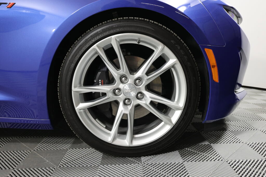 Used 2023 Chevrolet Camaro LT RWD image 3