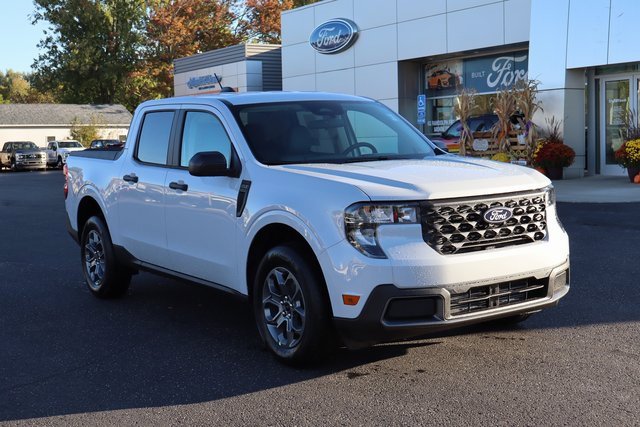 New 2025 Ford Maverick XLT w/ Equipment Group 302A image 2