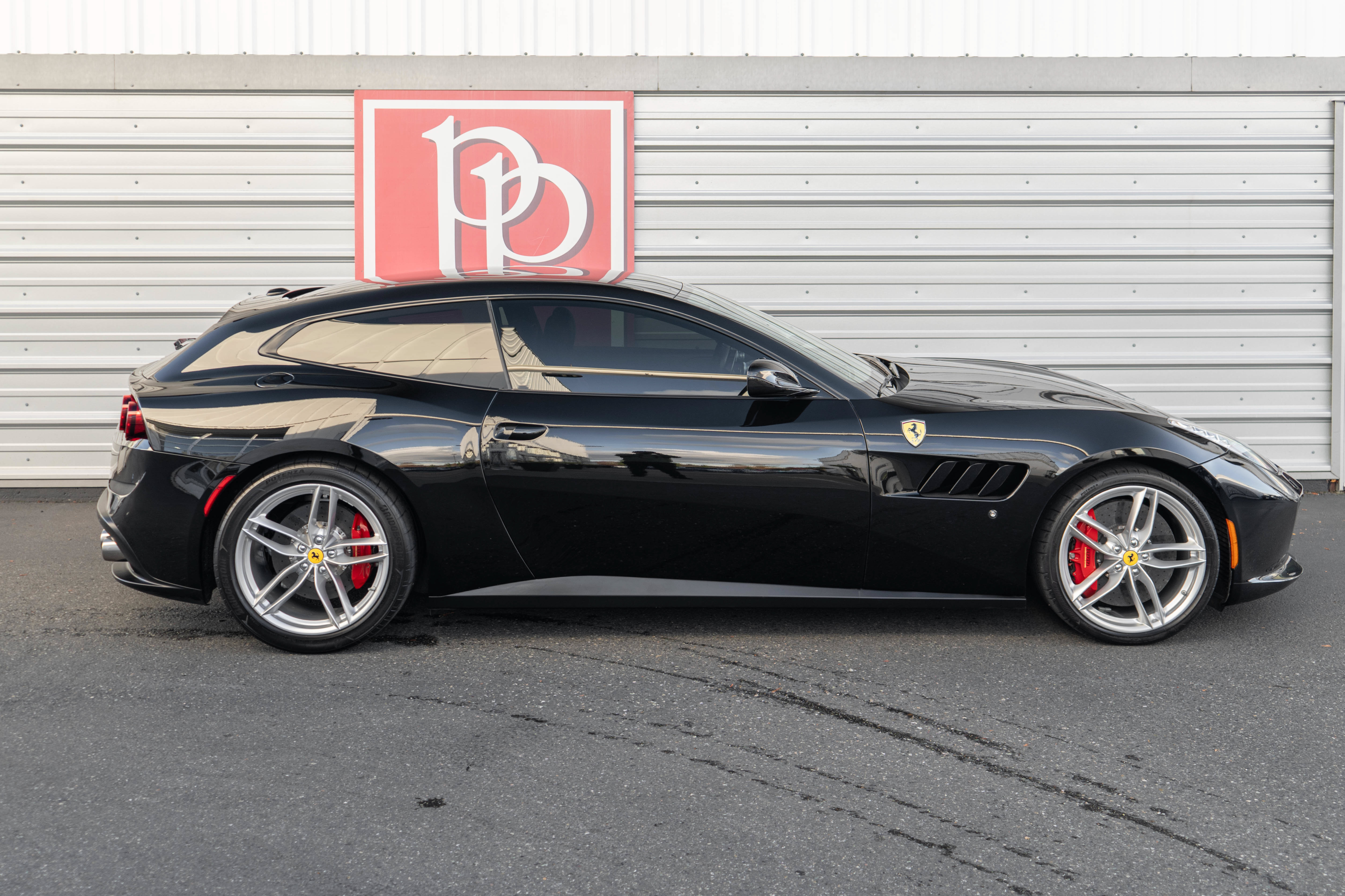 Used 2018 Ferrari GTC4Lusso T RWD image 49