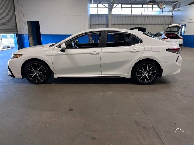 Used 2022 Toyota Camry SE FWD image 6