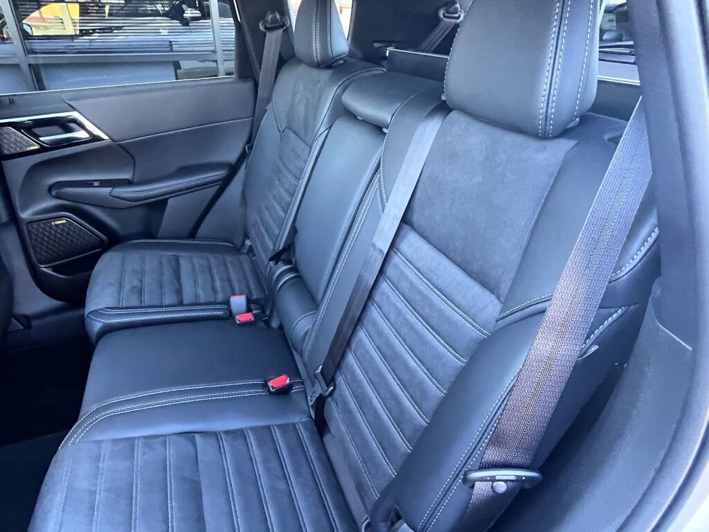 New 2025 Mitsubishi Outlander SE image 23