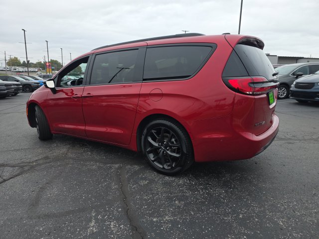 Used 2025 Chrysler Pacifica Limited FWD image 4