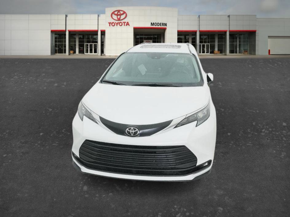 New 2026 Toyota Sienna XLE FWD image 21