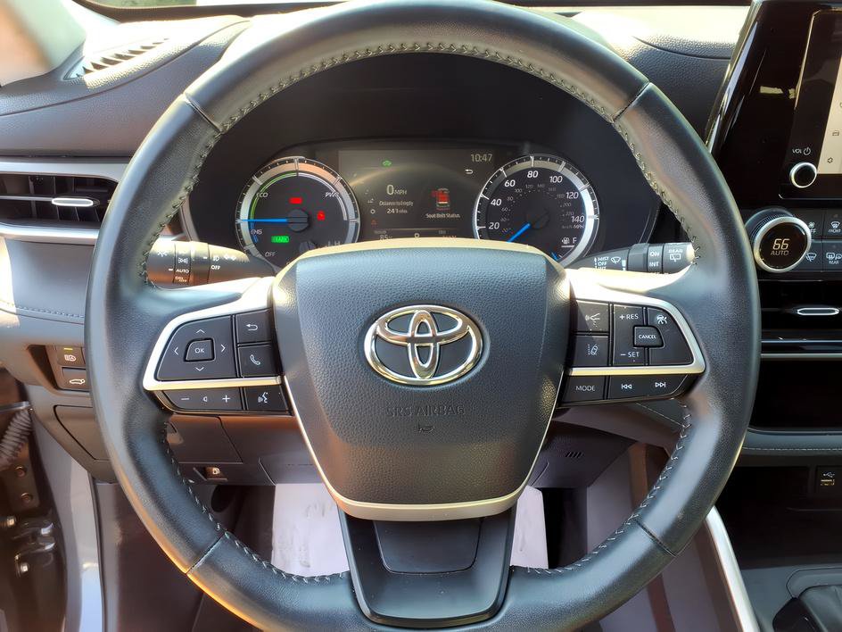 Used 2023 Toyota Highlander LE AWD/4WD image 24