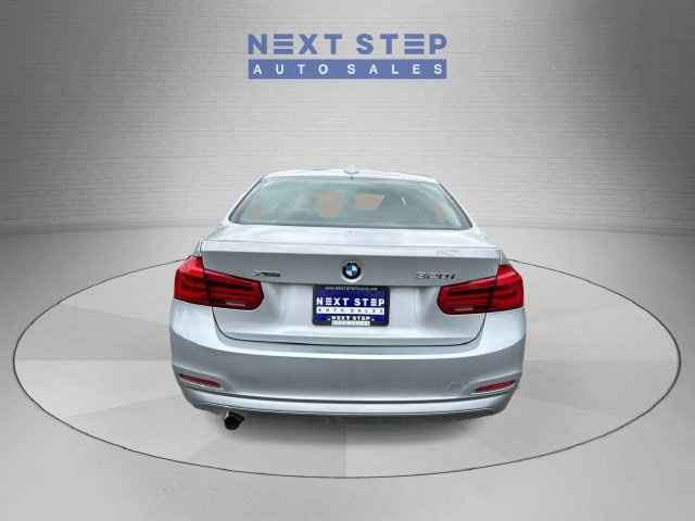 Used 2018 BMW 320i xDrive Sedan AWD/4WD image 7