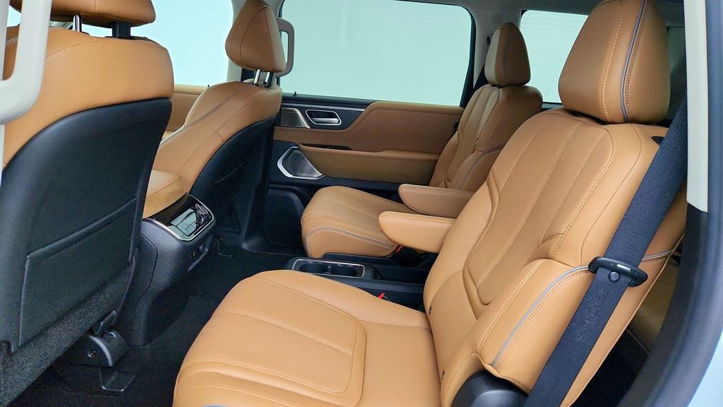 Used 2025 INFINITI QX80 Sensory image 21