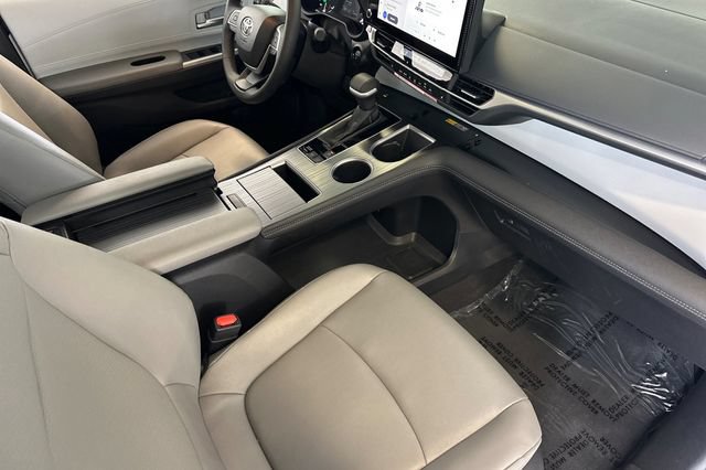 Certified 2026 Toyota Sienna XLE FWD image 21