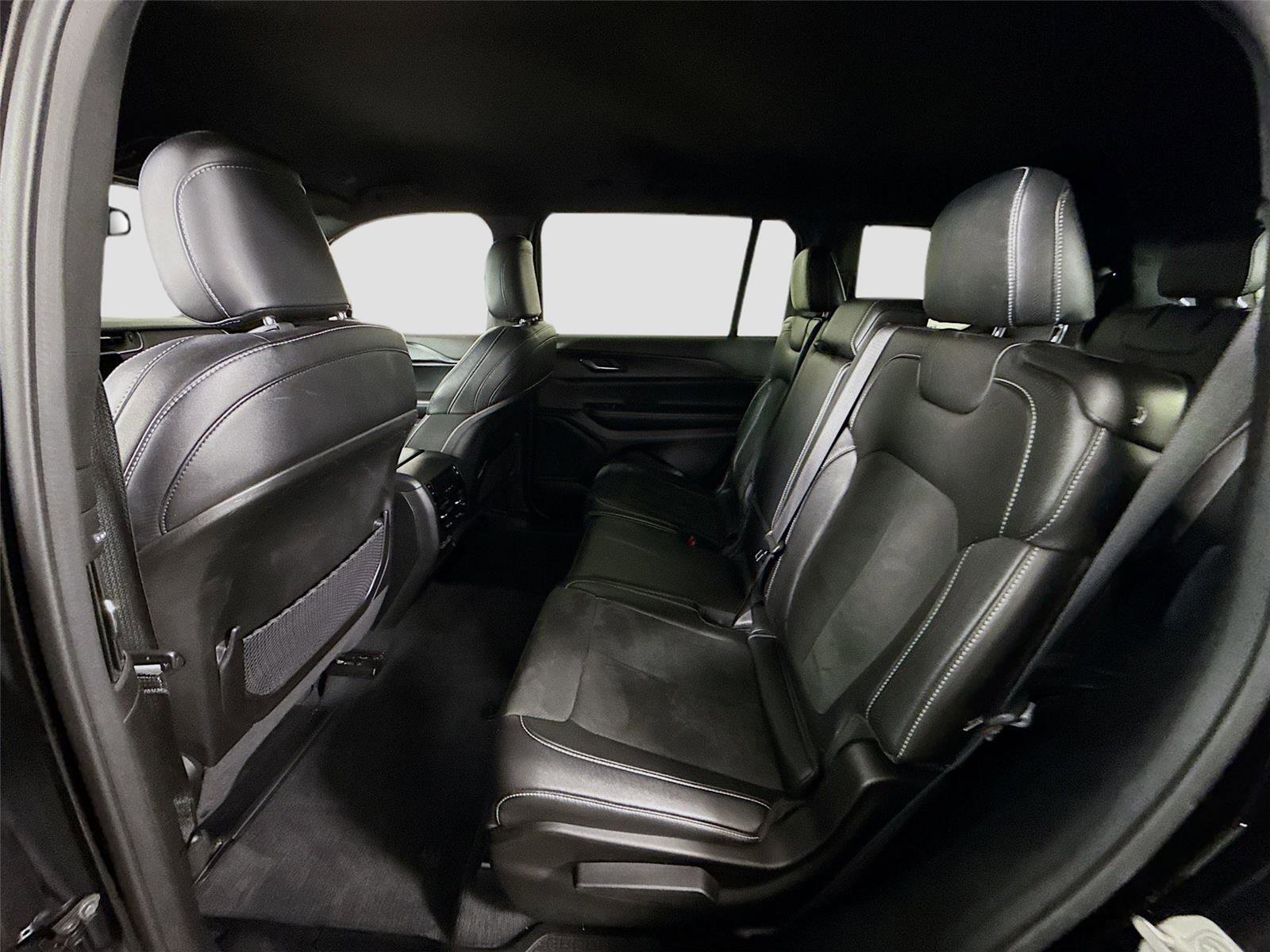 Used 2024 Jeep Grand Cherokee L Laredo image 17