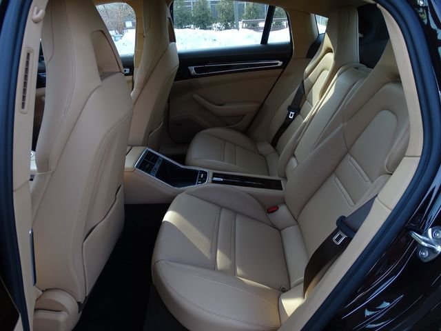Used 2020 Porsche Panamera image 11