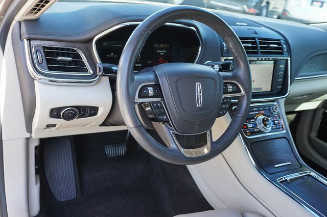 Used 2019 Lincoln Continental Select image 8
