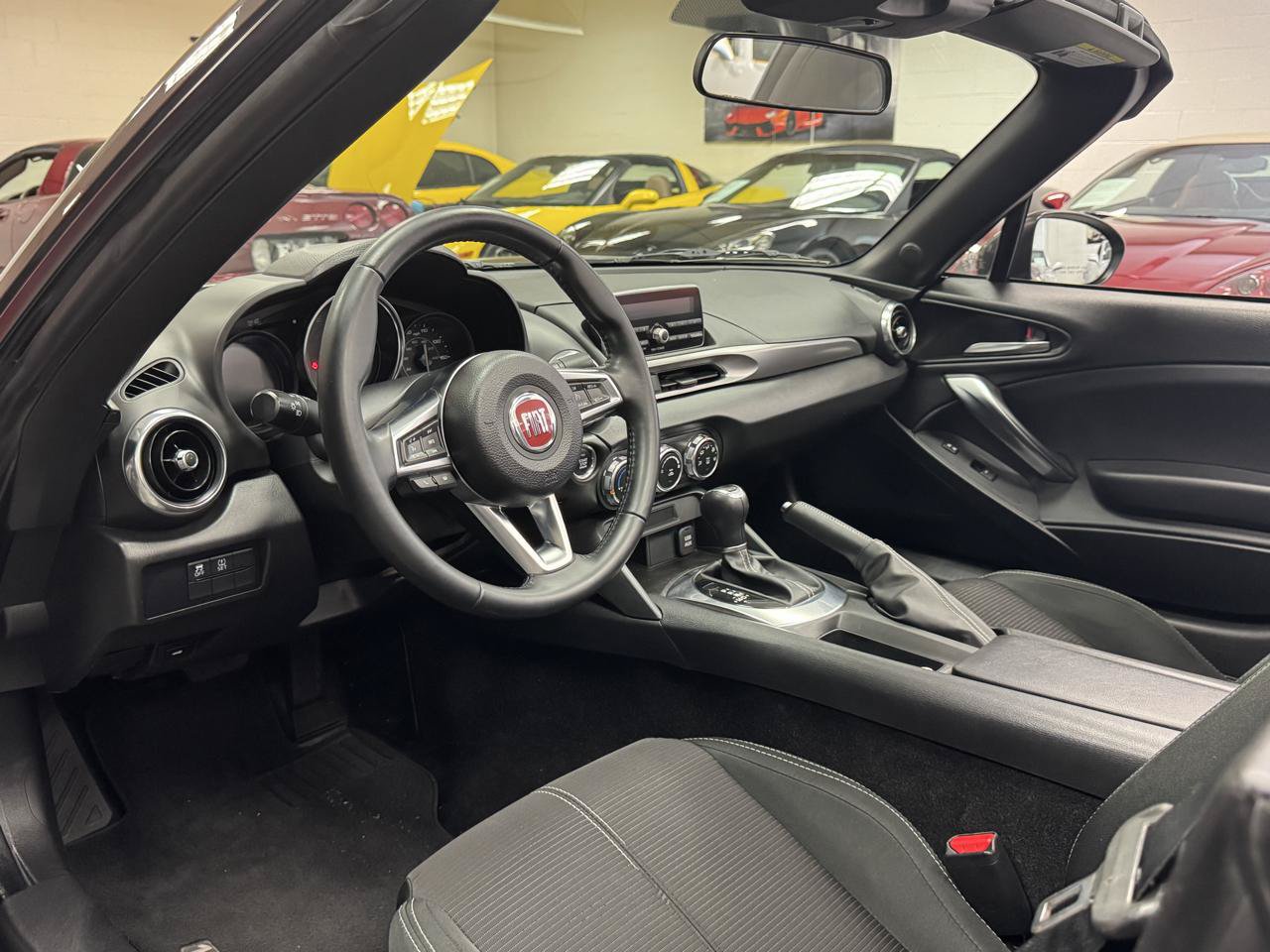 Used 2017 FIAT 124 Spider Classica RWD image 28