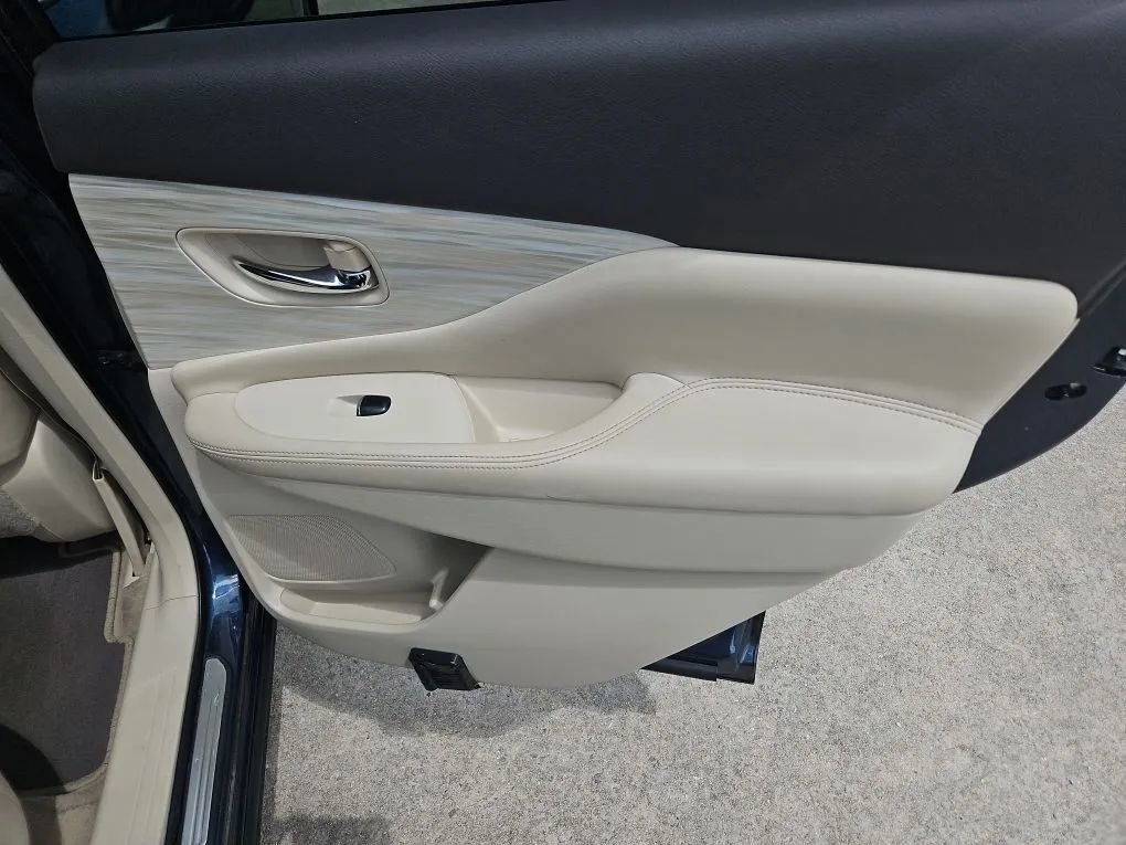 Used 2015 Nissan Murano Platinum w/ Platinum Technology Package image 7