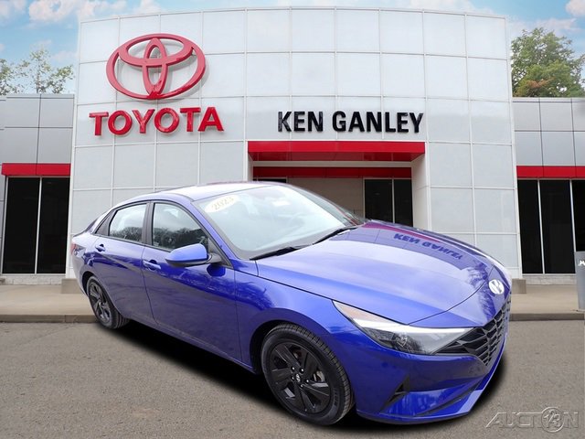 Used 2023 Hyundai Elantra SEL image 1