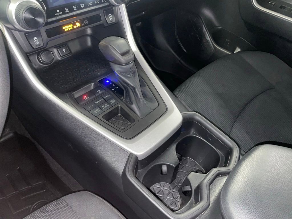 Used 2021 Toyota RAV4 LE image 19