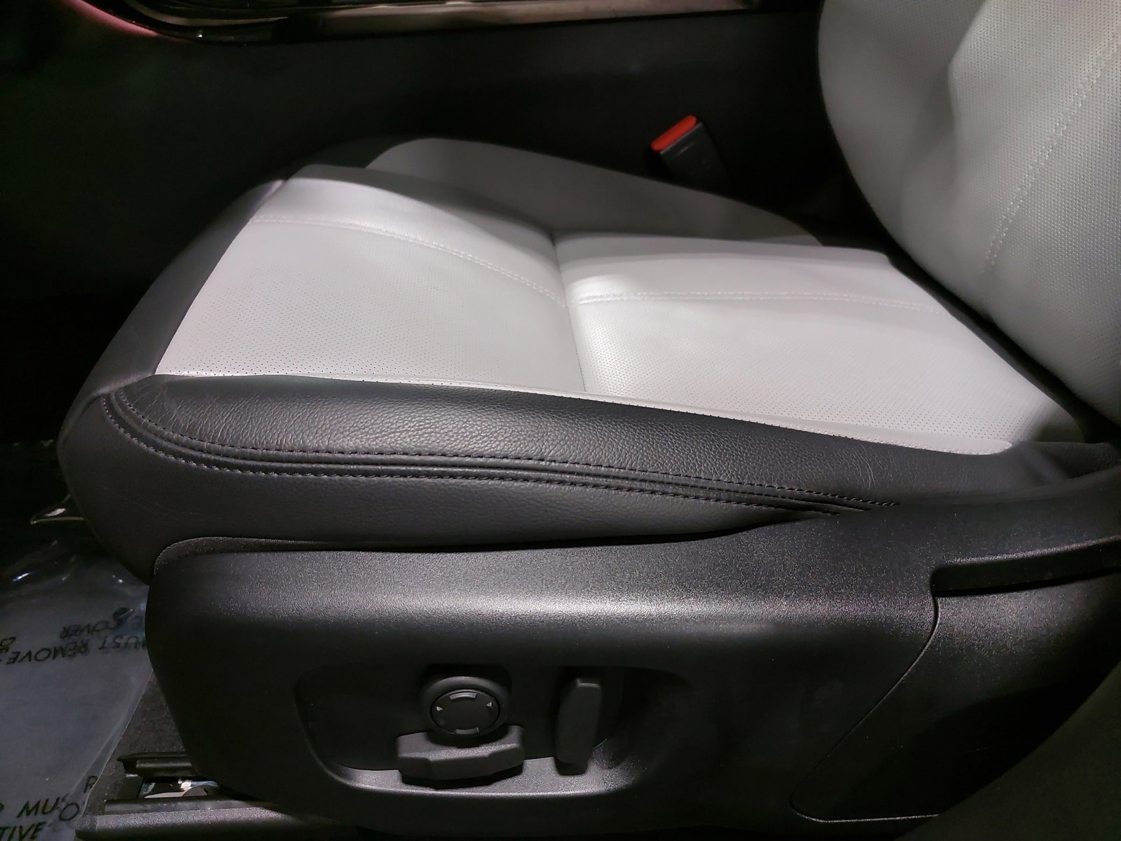 Used 2024 Land Rover Range Rover Velar Dynamic SE image 31