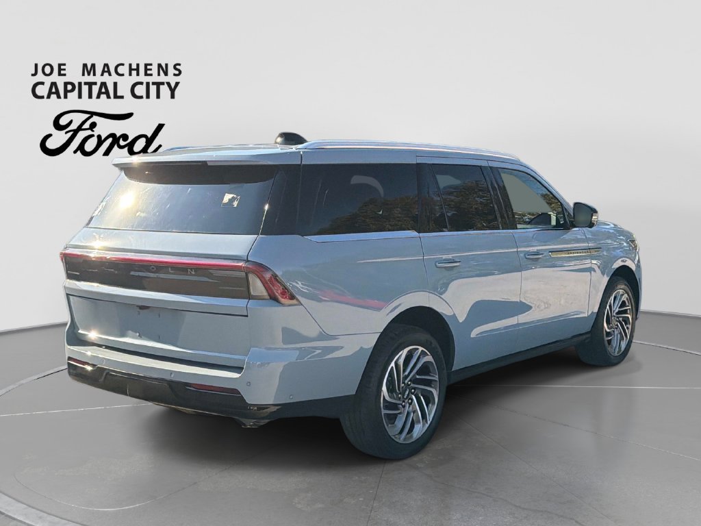 Used 2025 Lincoln Navigator Reserve AWD/4WD image 6