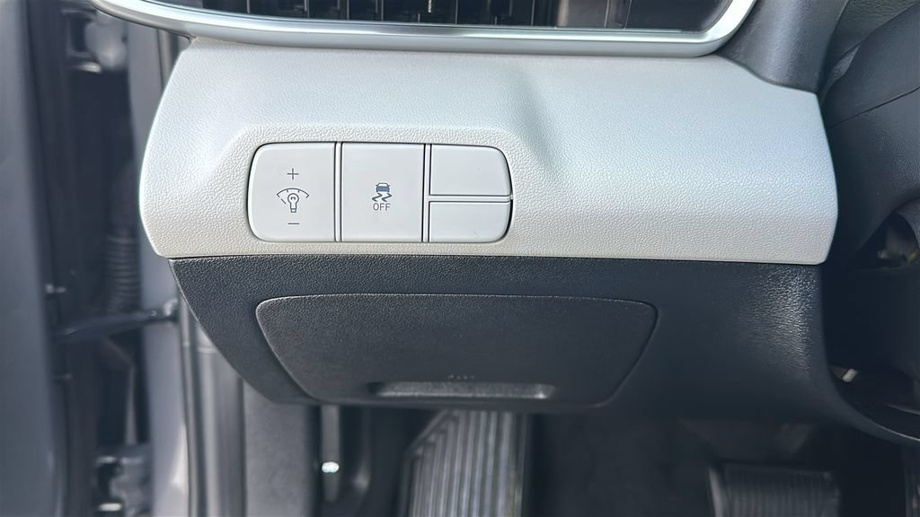 Used 2024 Hyundai Elantra Limited FWD image 22