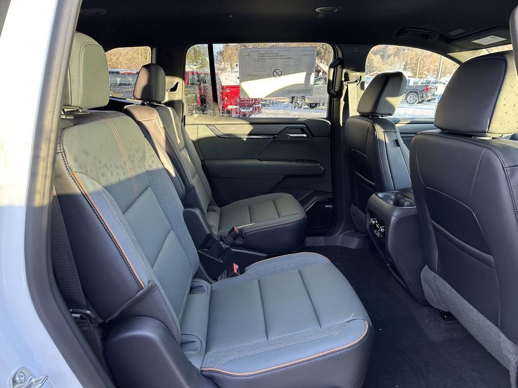 New 2026 GMC Acadia AT4 w/ LPO, Floor Liner Package AWD/4WD image 17