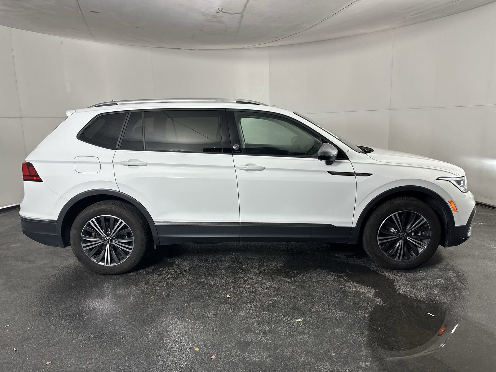 Used 2024 Volkswagen Tiguan Wolfsburg Edition image 13