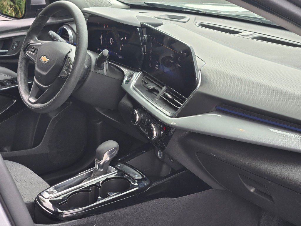 Certified 2025 Chevrolet Trax LT FWD image 8