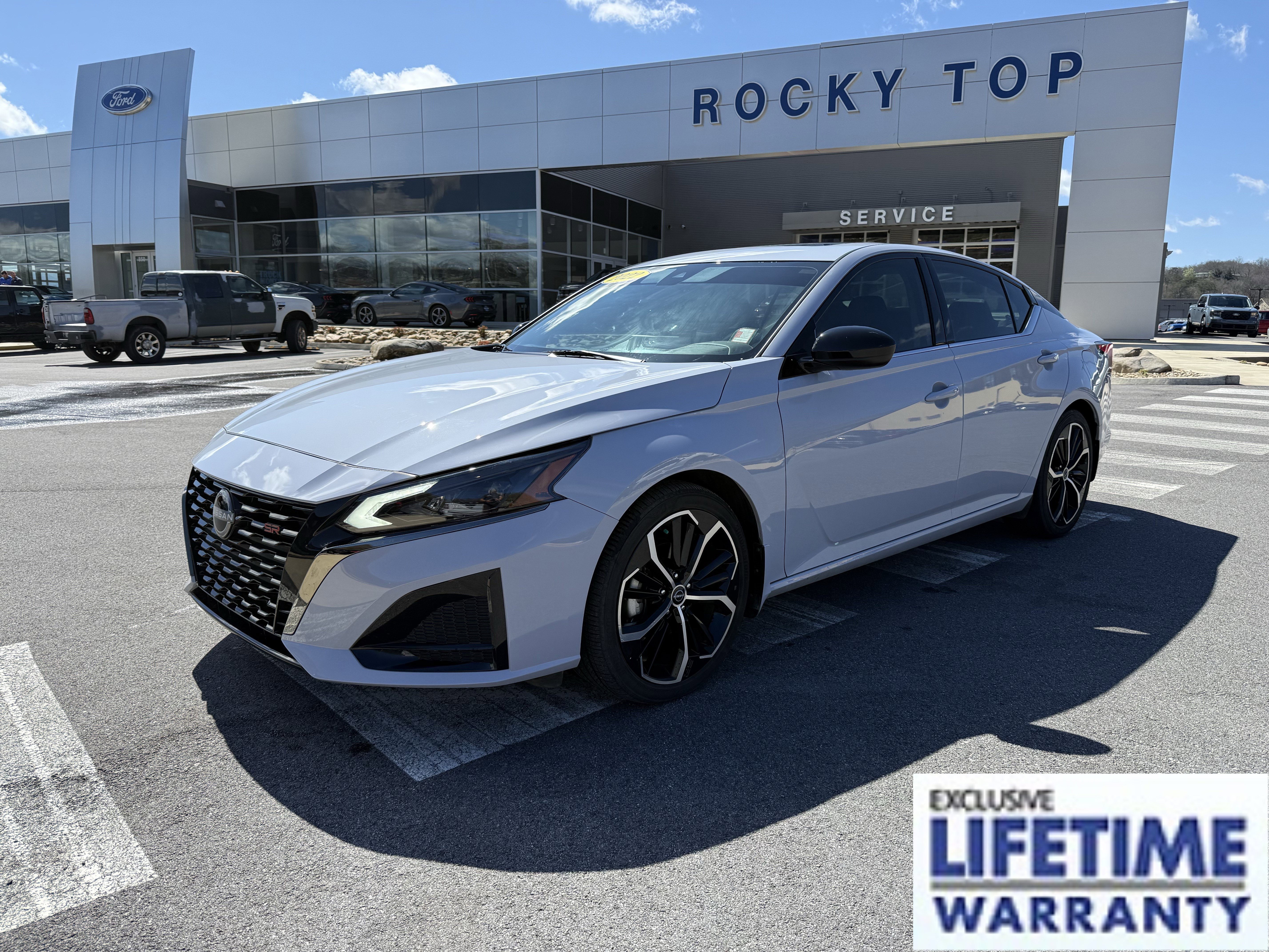 Used 2024 Nissan Altima 2.5 SR w/ SR Premium Package image 1