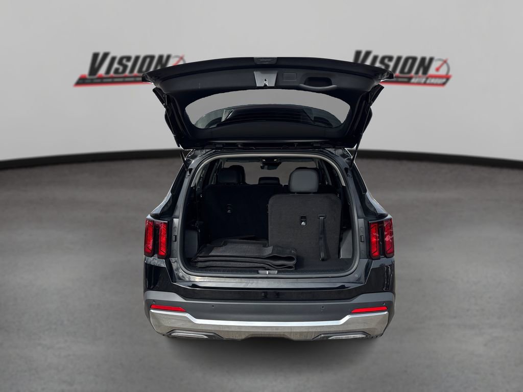 Used 2025 Kia Sorento S image 11