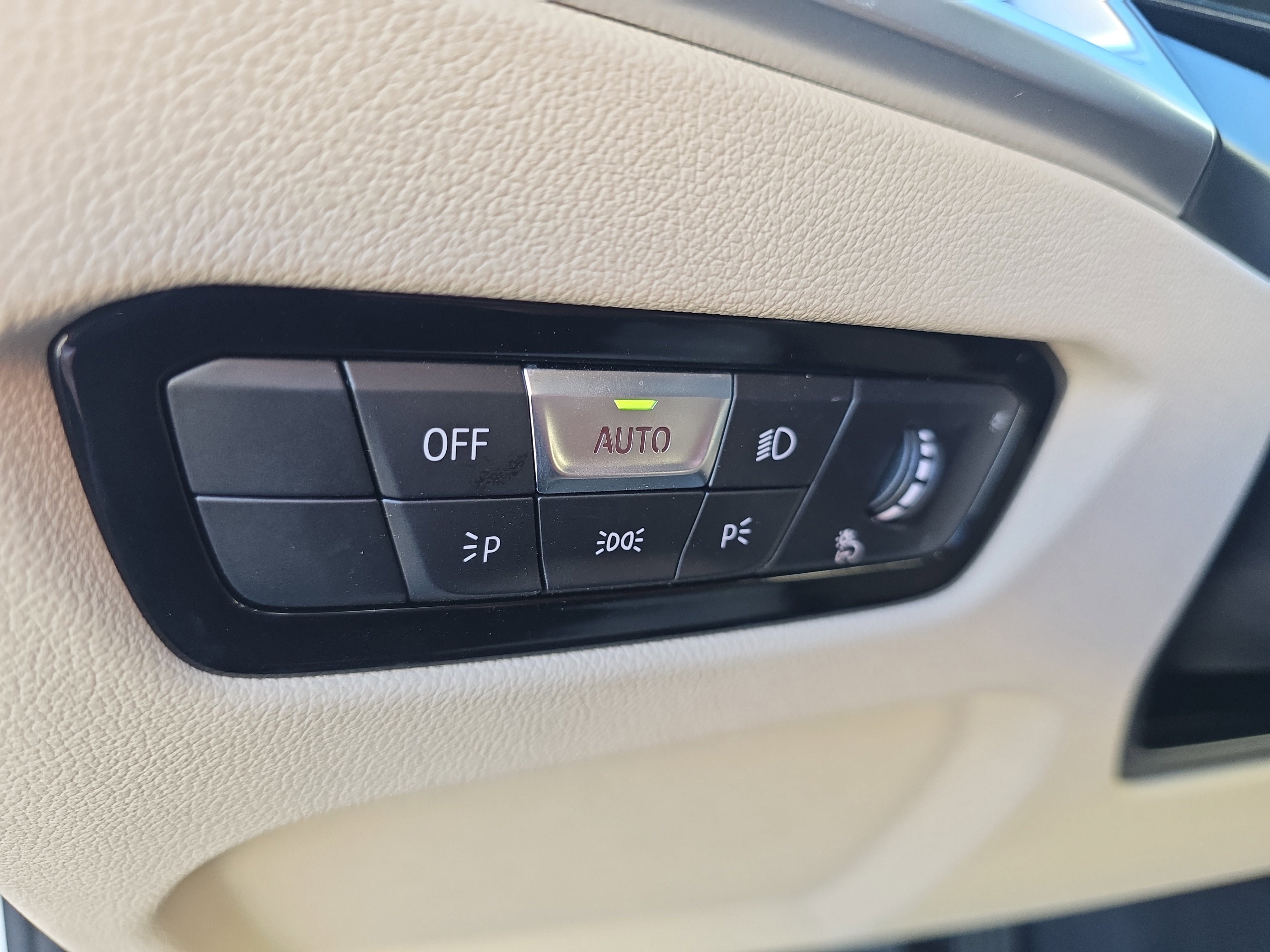 Used 2025 BMW 430i Coupe w/ Premium Package image 27