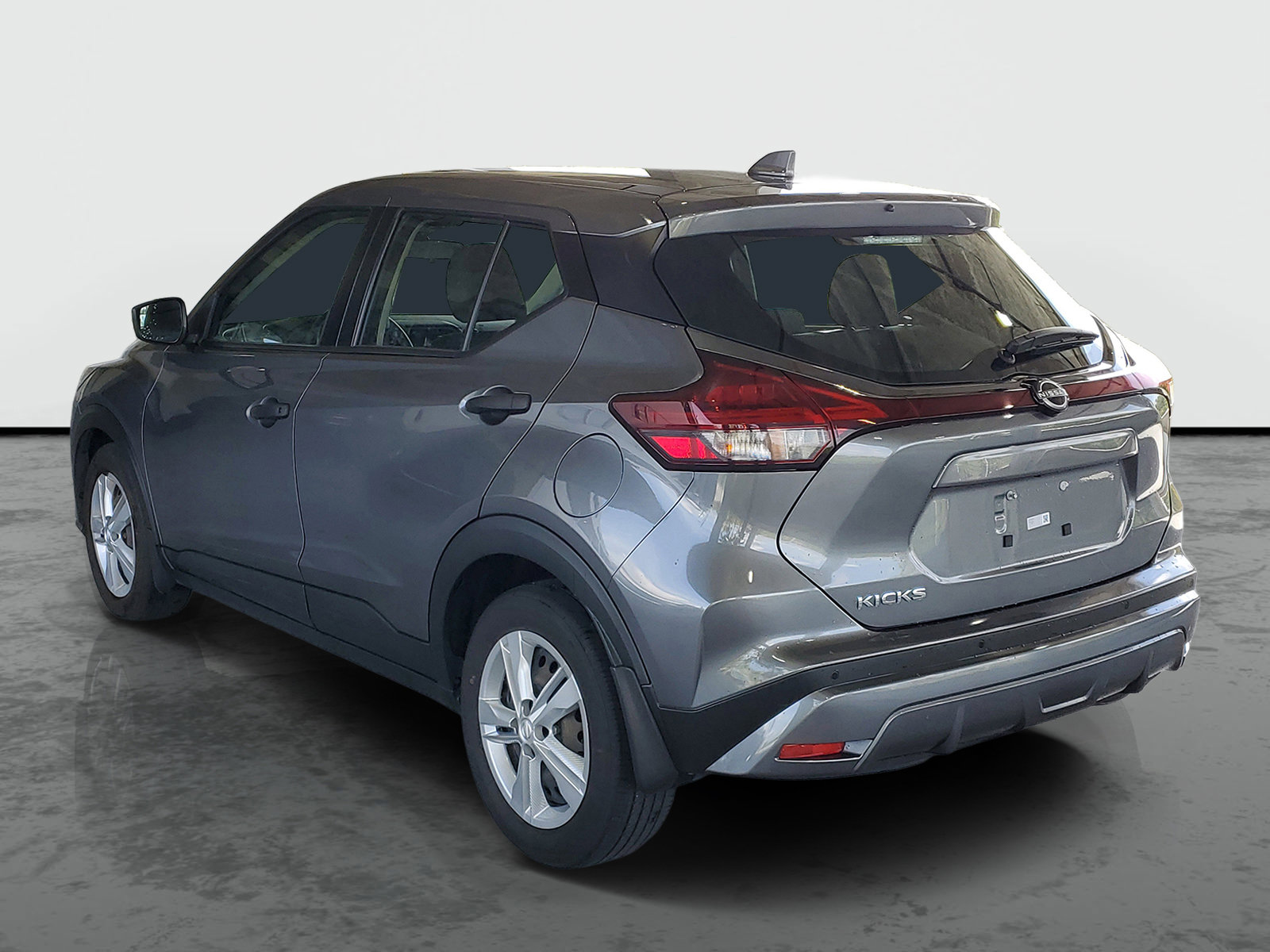 Used 2023 Nissan Kicks S FWD image 3